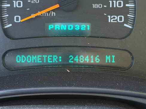 Used 2004 Chevrolet Silverado 2500 LT w/ Heavy-Duty Power Package RWD image 11