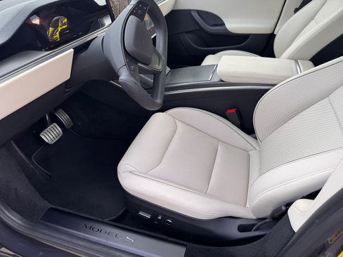 Used 2022 Tesla Model S Plaid image 16