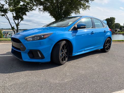 Used 2017 Ford Focus RS AWD/4WD image 8