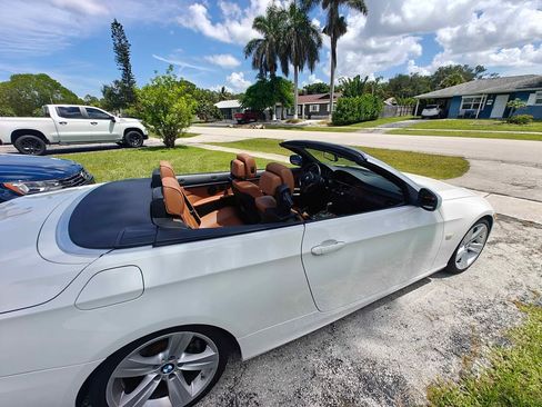 Used 2011 BMW 328i Convertible image 13