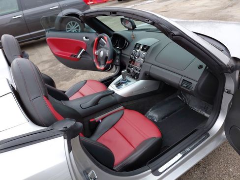 Used 2009 Saturn Sky w/ Premium Trim Package image 24