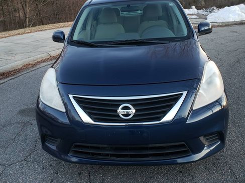 Used 2012 Nissan Versa SV image 1