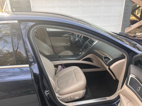 Used 2017 Lincoln MKZ Select image 10