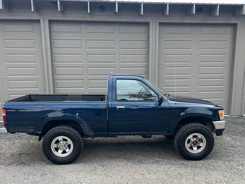 Used 1994 Toyota Pickup DX image 4