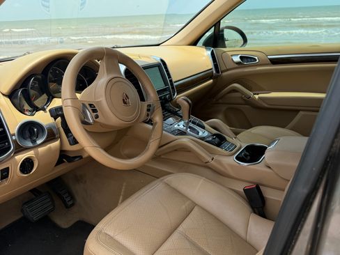 Used 2013 Porsche Cayenne AWD/4WD image 6