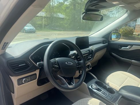 Used 2021 Ford Escape SE w/ Convenience Package image 9