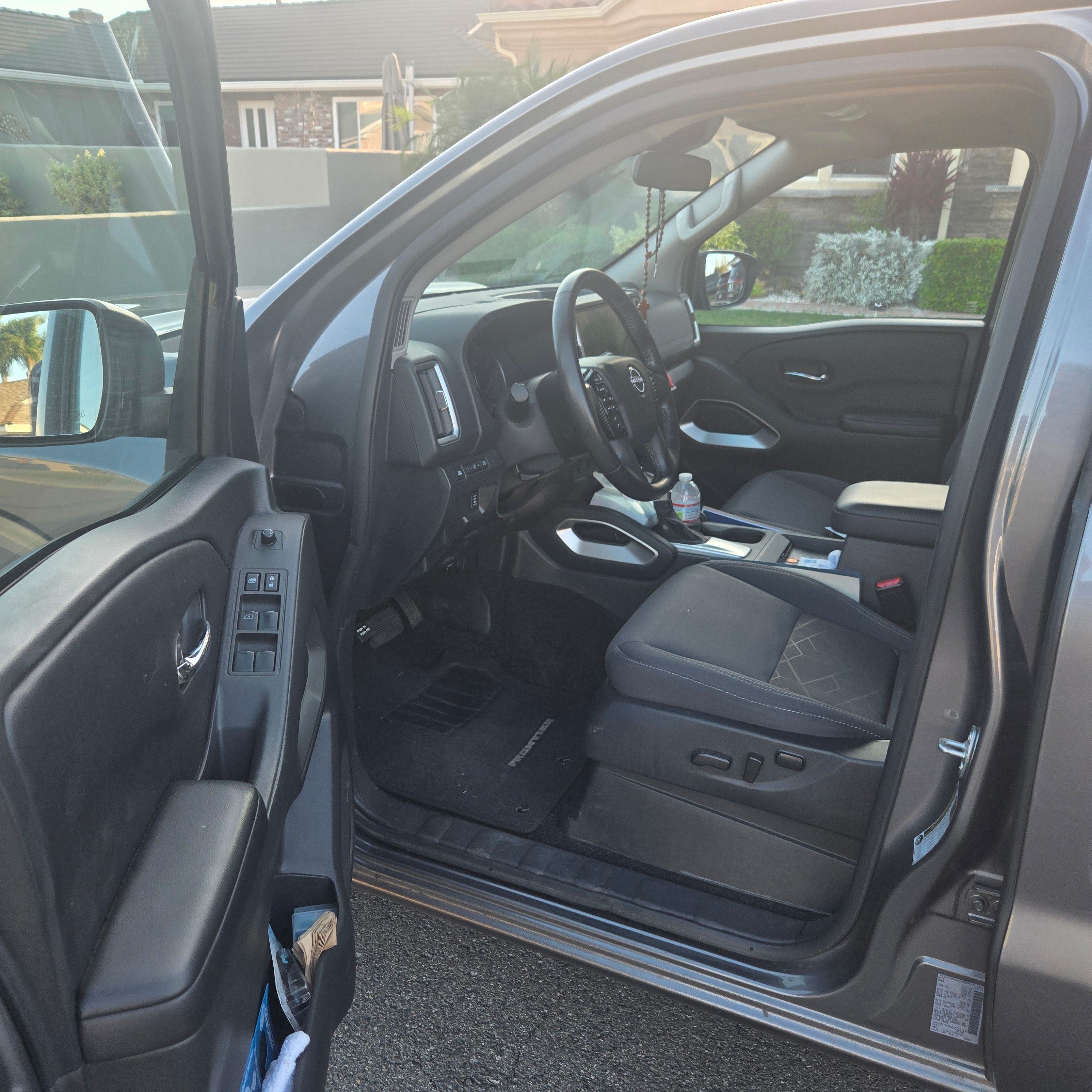 Used 2025 Nissan Frontier SV w/ SV Convenience Package RWD image 11