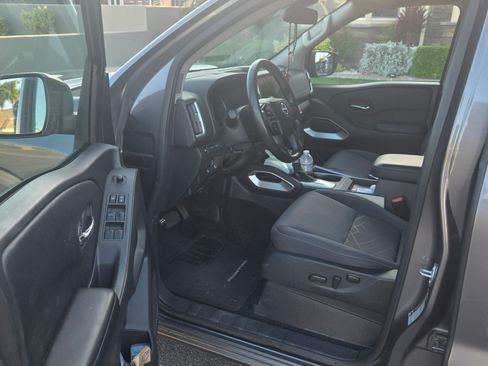 Used 2025 Nissan Frontier SV w/ SV Convenience Package RWD image 11