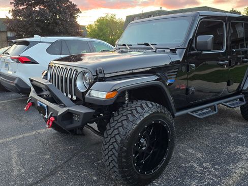 Used 2020 Jeep Wrangler Unlimited Sahara w/ Uconnect 4C Nav & Sound Group AWD/4WD image 1