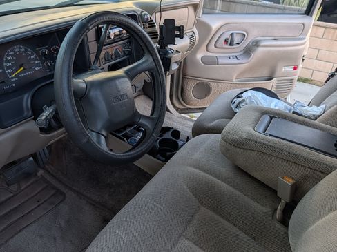 Used 1999 GMC Suburban 2WD w/ Marketing Opt Pkg 2 image 21