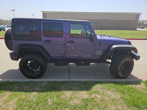 Used 2018 Jeep Wrangler Unlimited Sport S image 4