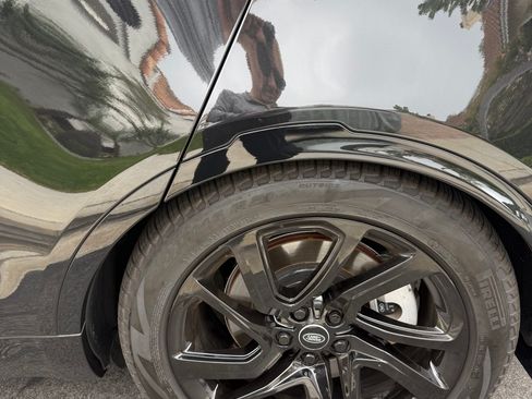 Used 2024 Land Rover Discovery Dynamic SE image 12