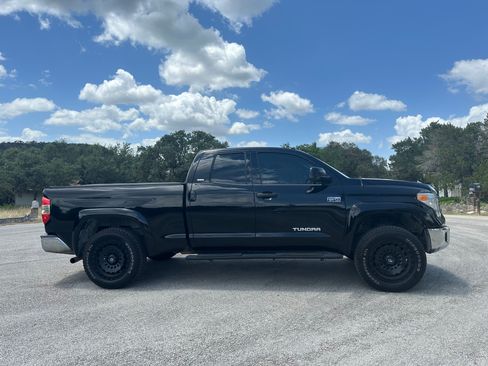 Used 2016 Toyota Tundra SR5 w/ SR5 Upgrade Package AWD/4WD image 6