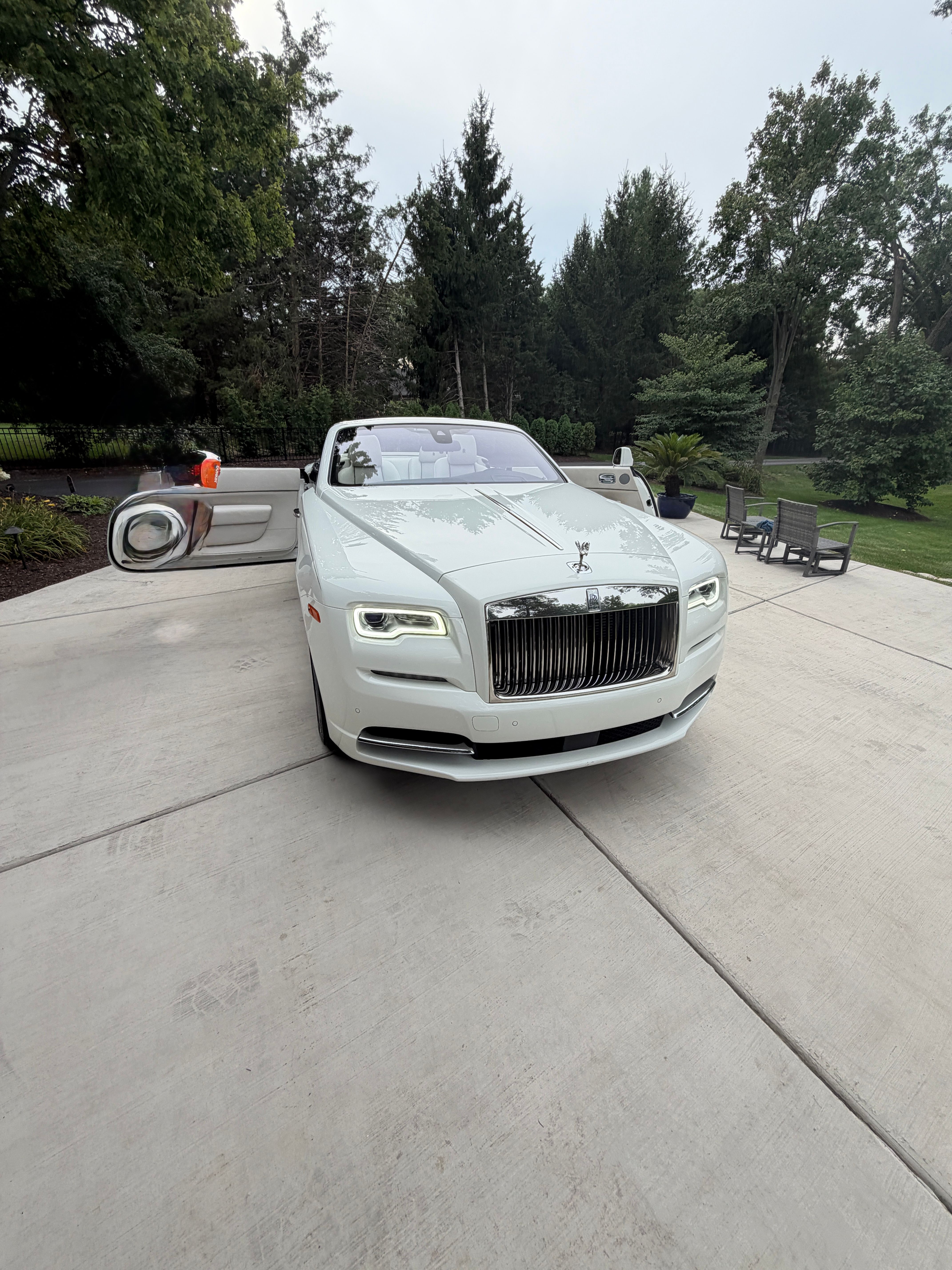 Used 2017 Rolls-Royce Dawn RWD image 6