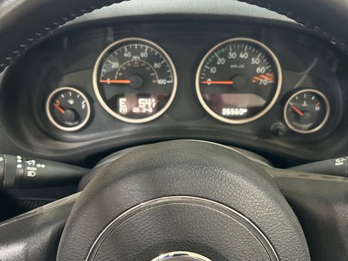 Used 2016 Jeep Wrangler Sahara image 11