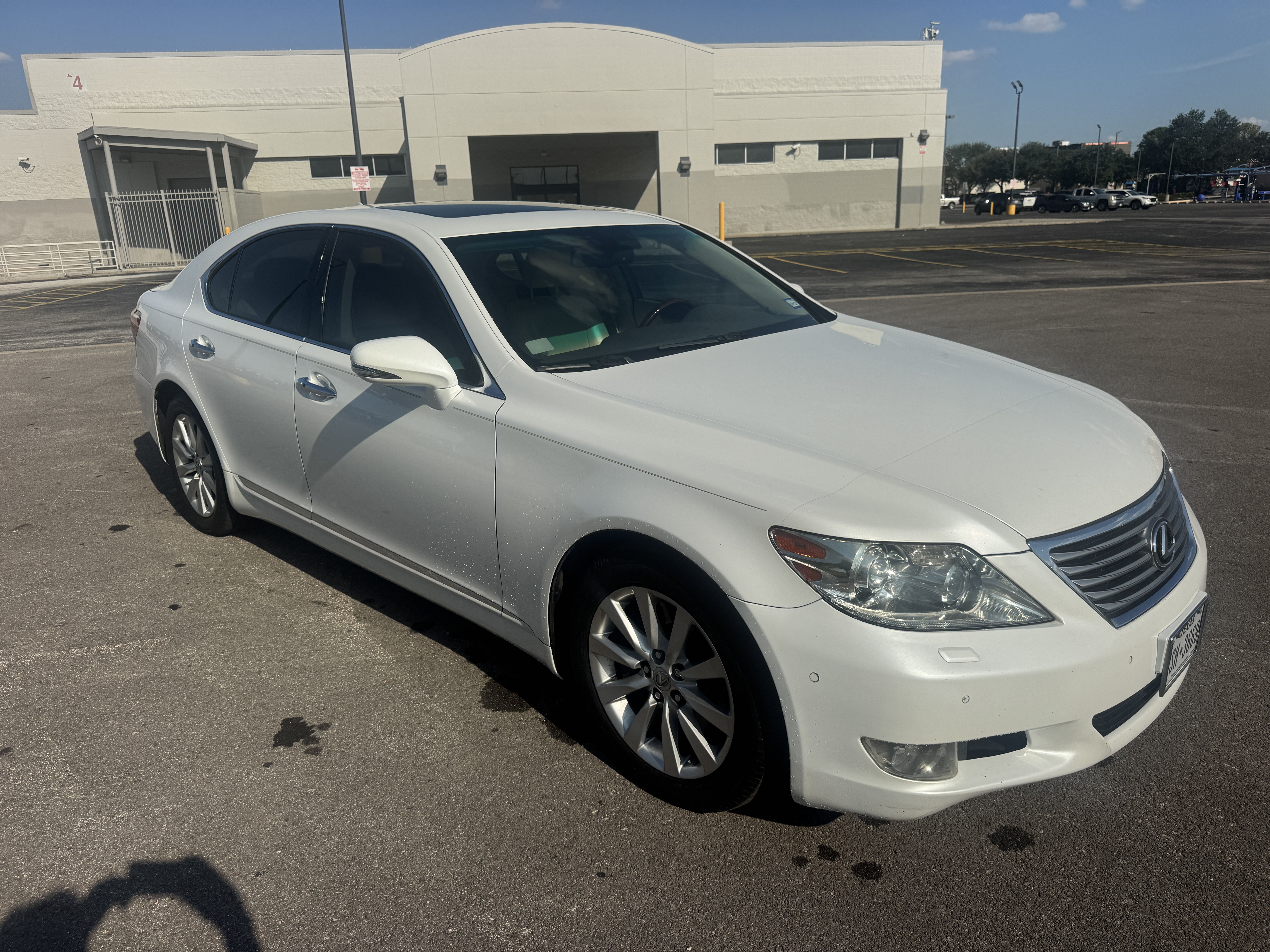 Used 2012 Lexus LS 460 AWD w/ Comfort Pkg image 1