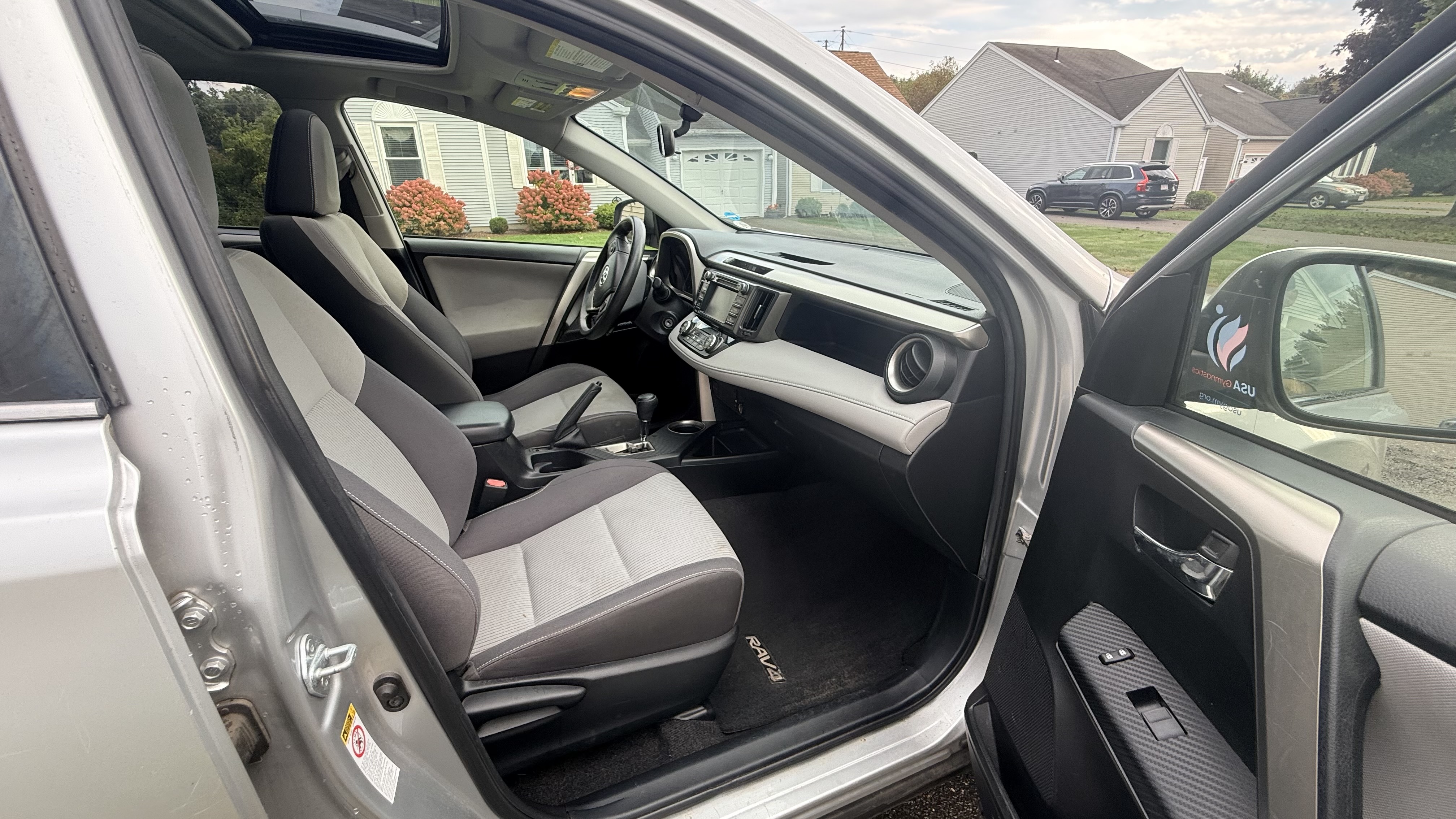 Used 2014 Toyota RAV4 XLE AWD/4WD image 17