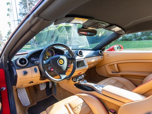 Used 2012 Ferrari California image 15