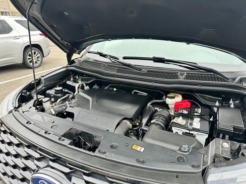 Used 2018 Ford Explorer Sport AWD/4WD image 4