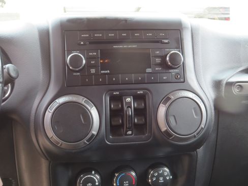 Used 2014 Jeep Wrangler Unlimited Sport w/ Quick Order Package 23S AWD/4WD image 15