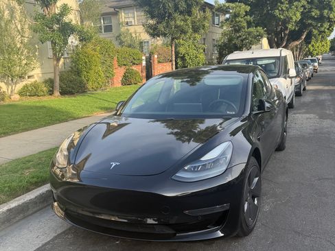 Used 2021 Tesla Model 3 Standard Range Plus image 2