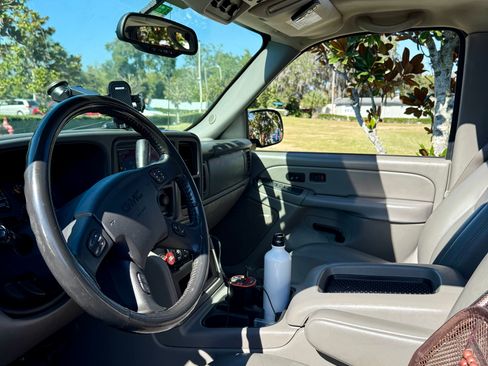 Used 2005 GMC Yukon XL 2500 SLT w/ SLT Preferred Equipment Group image 9