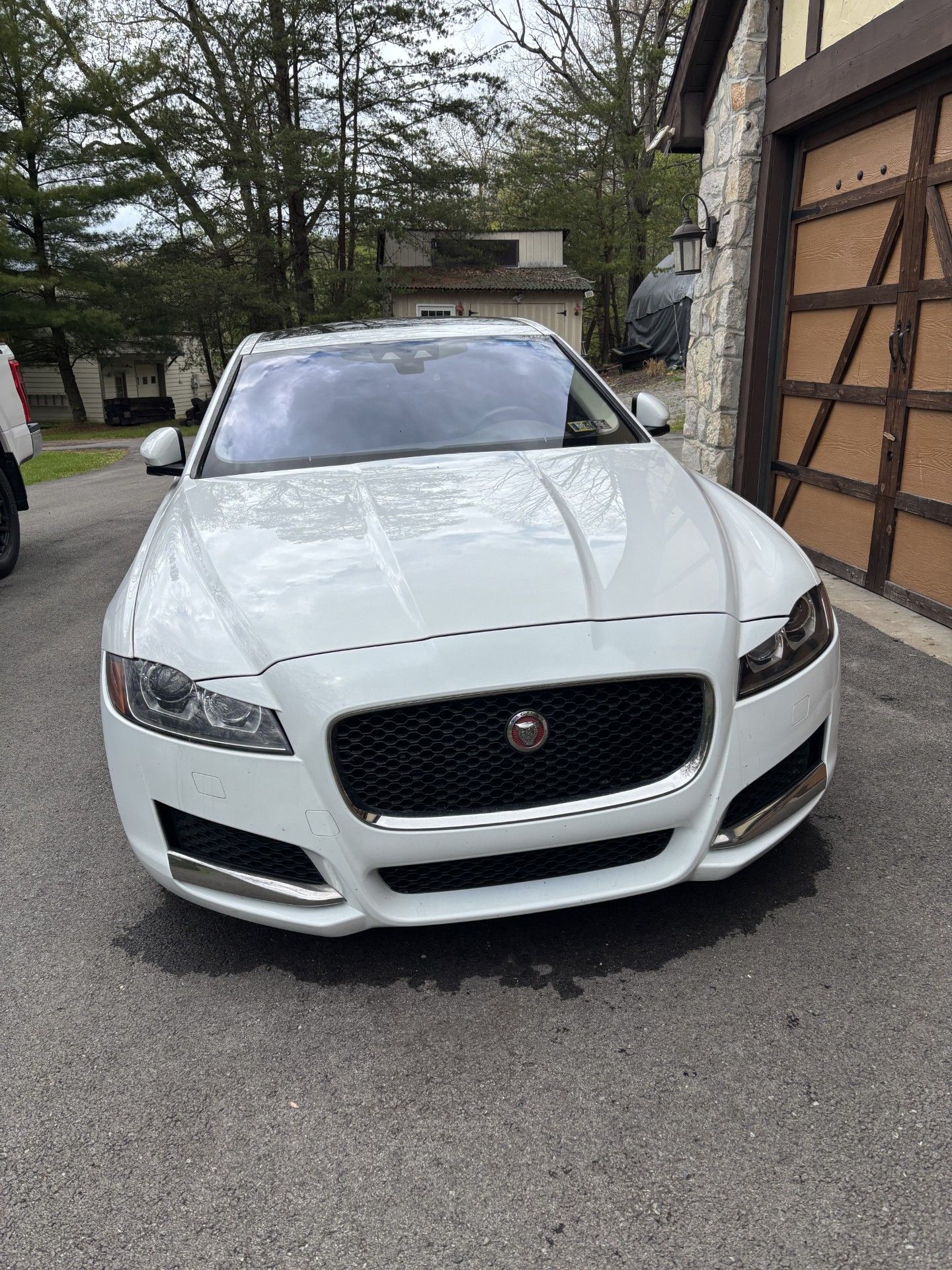 Used 2017 Jaguar XF Premium AWD/4WD image 2