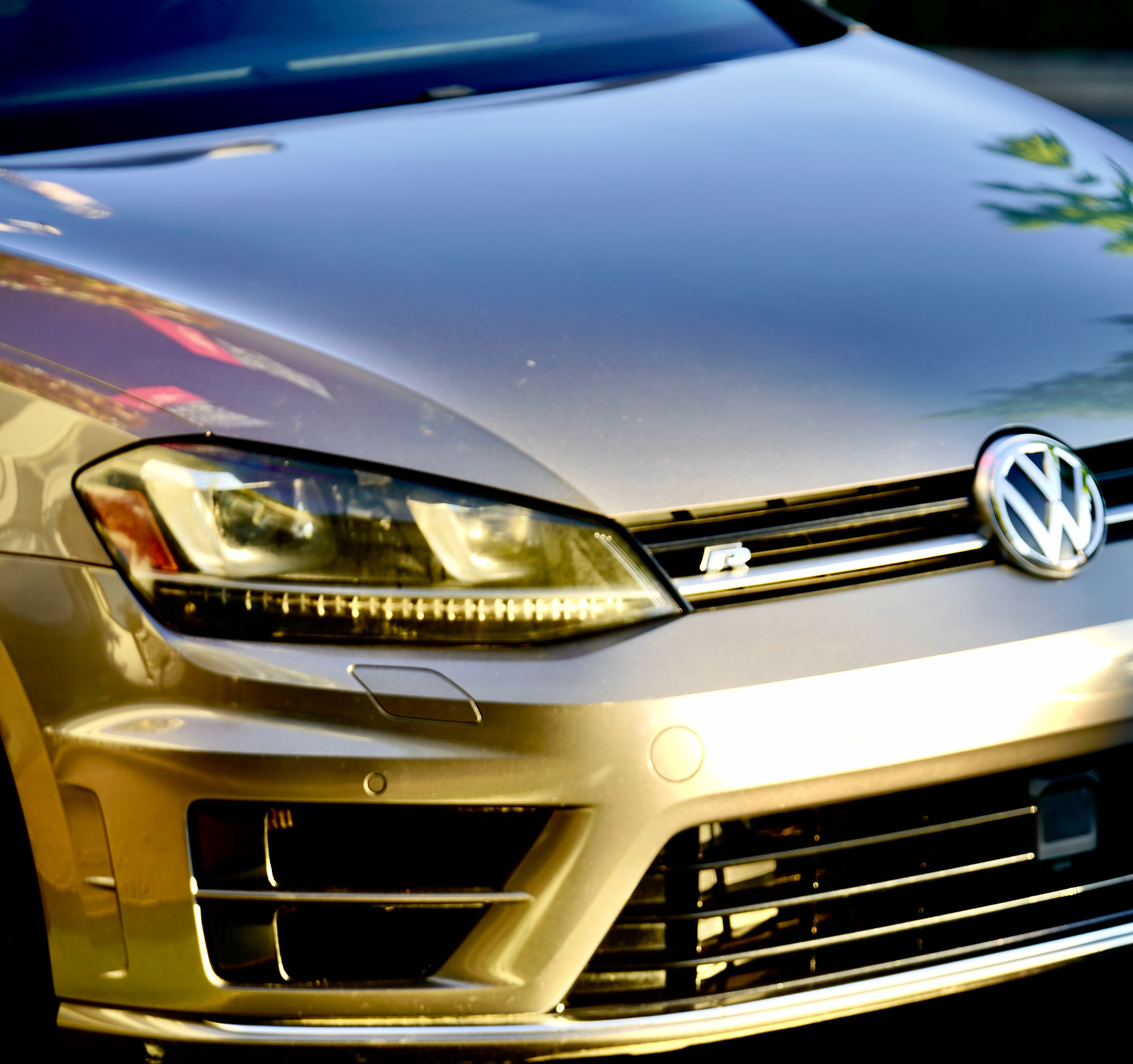 Used 2016 Volkswagen Golf R 4-Door w/ Driver Assistance Package AWD/4WD image 1