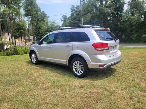 Used 2013 Dodge Journey SXT w/ Comfort/Convenience Group AWD/4WD image 4