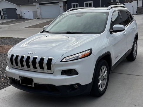 Used 2017 Jeep Cherokee Latitude w/ Comfort & Sound Group image 1