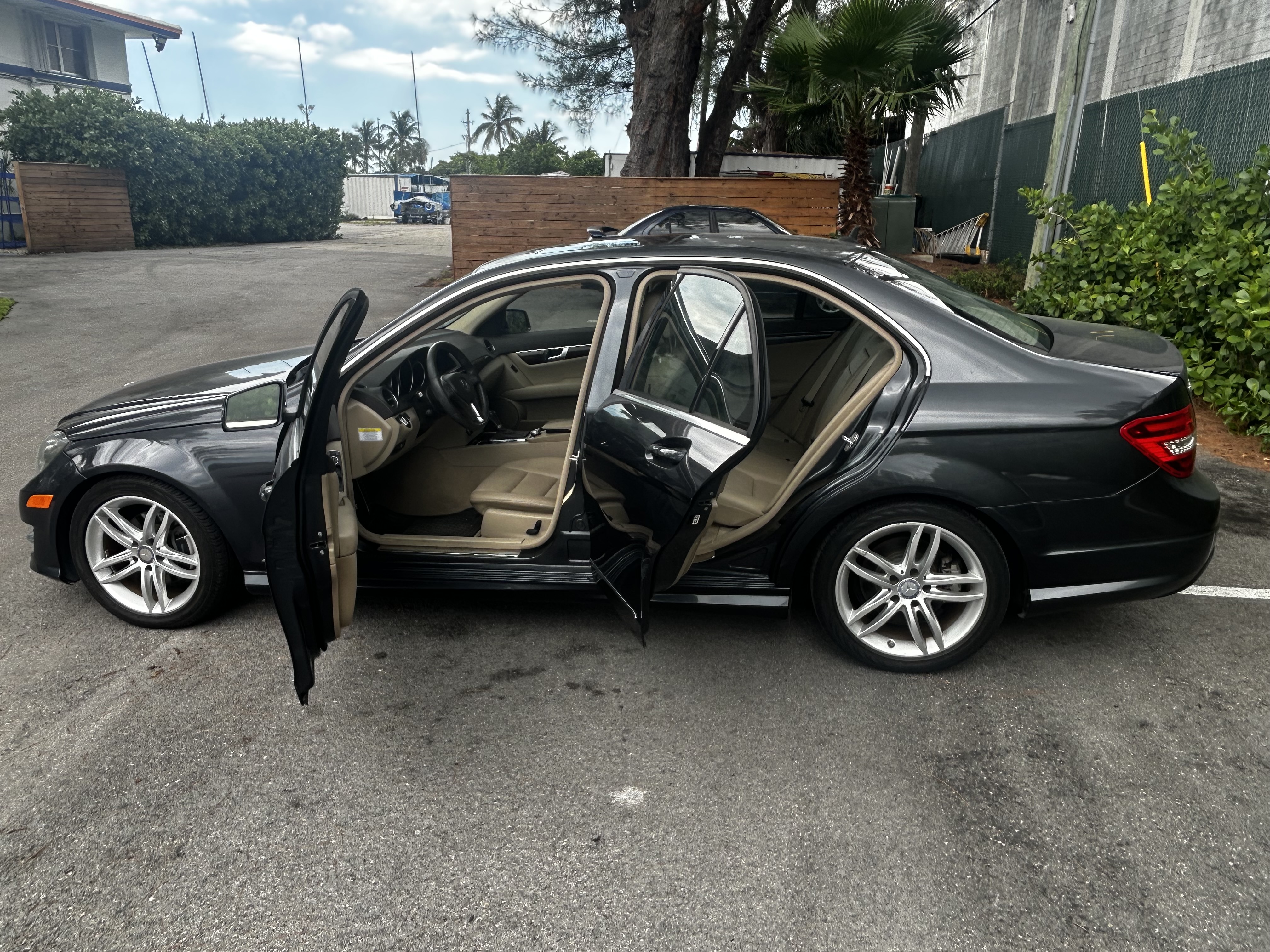 Used 2013 Mercedes-Benz C 250 Sedan image 8