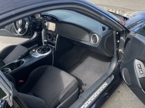 Used 2017 Toyota 86 image 8