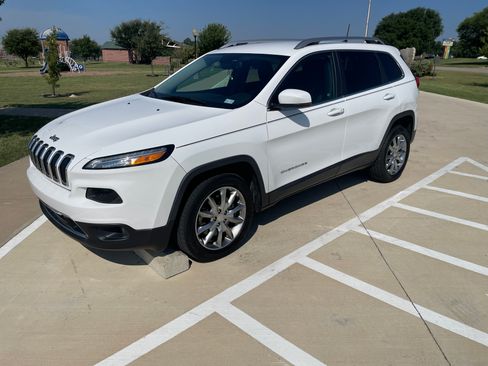 Used 2018 Jeep Cherokee Limited FWD image 4