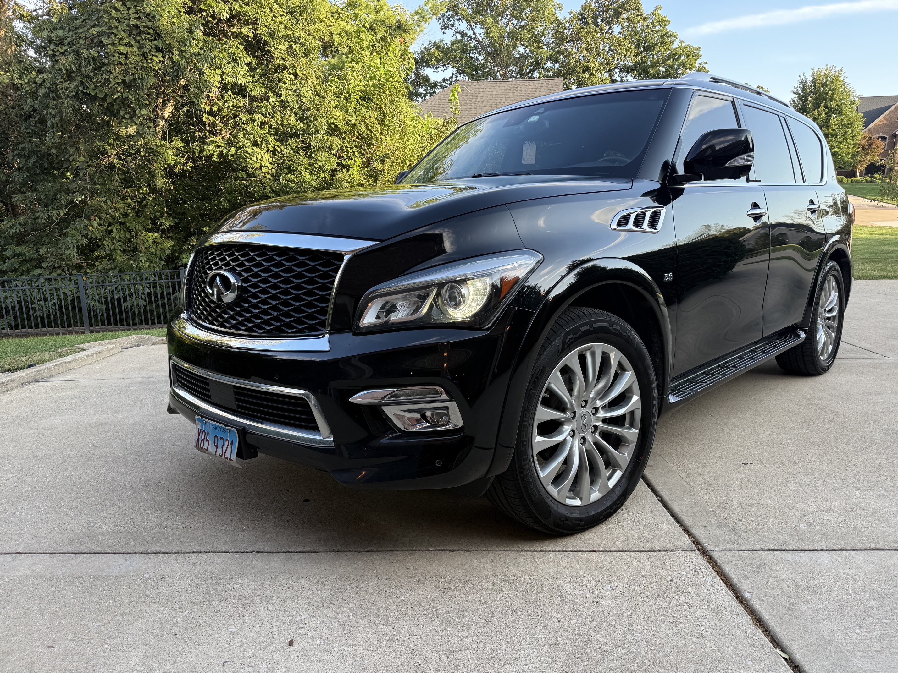 Used 2017 INFINITI QX80 4WD w/ Driver Assistance Package image 4