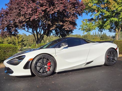 Used 2022 McLaren 720S Spider image 15