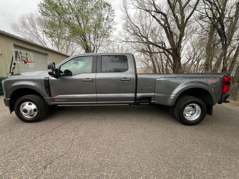 Used 2025 Ford F350 Platinum image 1
