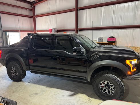 Used 2018 Ford F150 Raptor w/ Equipment Group 802A Luxury image 2