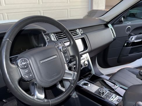 Used 2017 Land Rover Range Rover HSE image 18