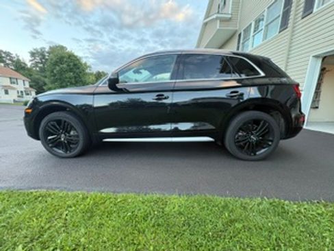 Used 2019 Audi Q5 2.0T Premium Plus w/ Premium Plus Package AWD/4WD image 2