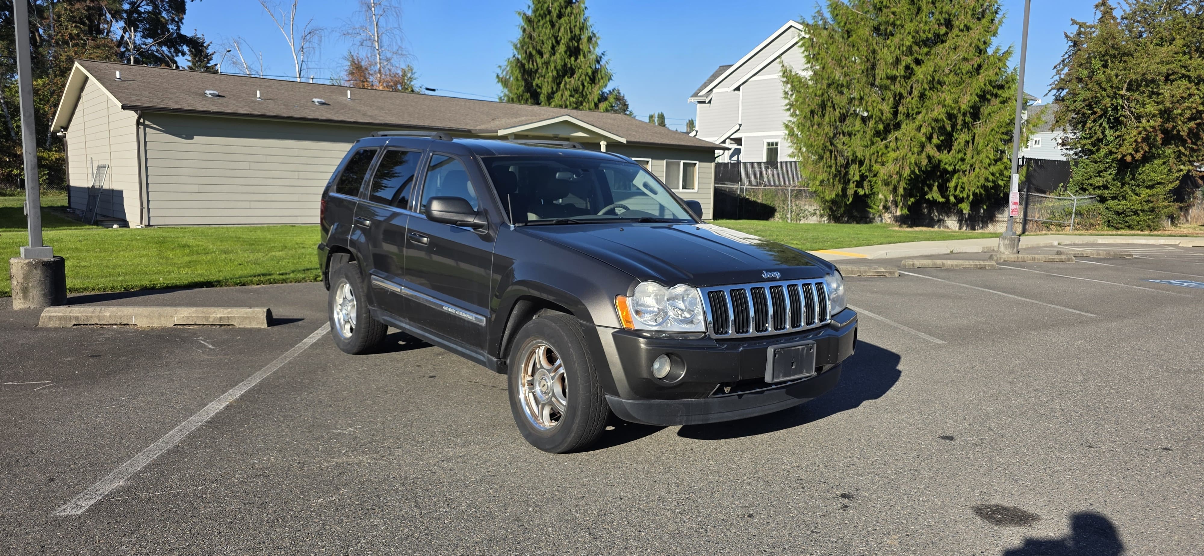 Used 2005 Jeep Grand Cherokee Limited w/ Trailer Tow Group IV AWD/4WD image 2