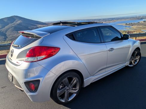 Used 2013 Hyundai Veloster Turbo w/ Ultimate Pkg image 8