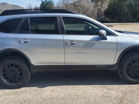 Used 2017 Subaru Outback 2.5i Limited image 8