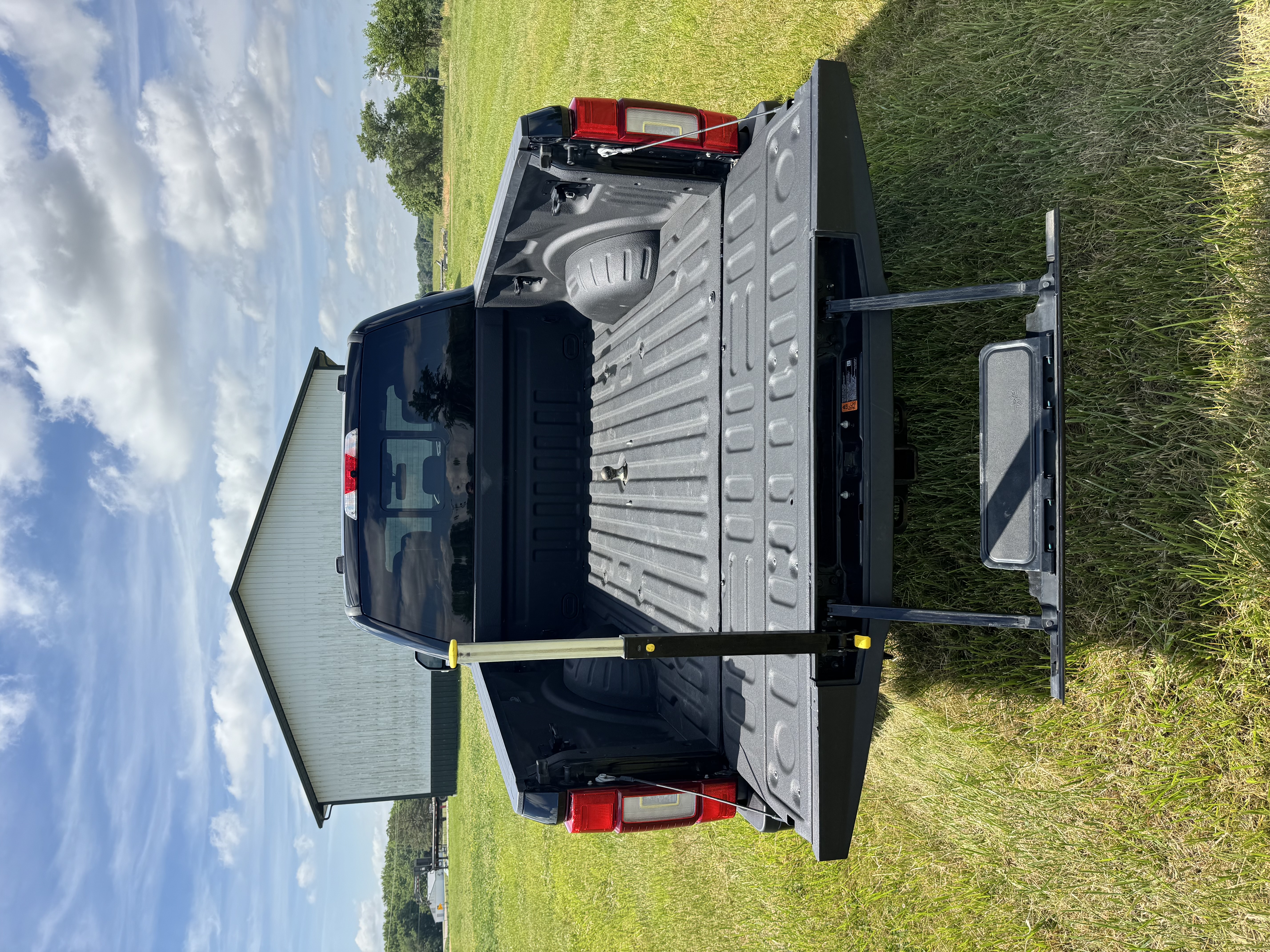 Used 2022 Ford F350 Platinum w/ FX4 Off-Road Package AWD/4WD image 14