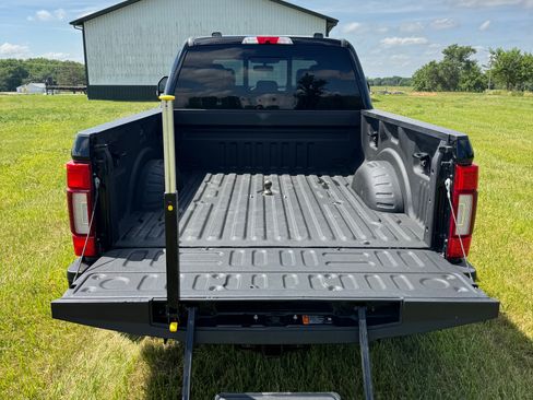 Used 2022 Ford F350 Platinum w/ FX4 Off-Road Package AWD/4WD image 14