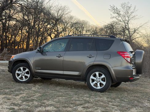 Used 2009 Toyota RAV4 Limited image 9