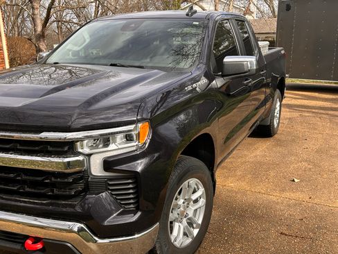 Used 2023 Chevrolet Silverado 1500 LT image 1