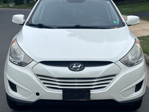 Used 2011 Hyundai Tucson GLS w/ Navigation Pkg 2 FWD image 8