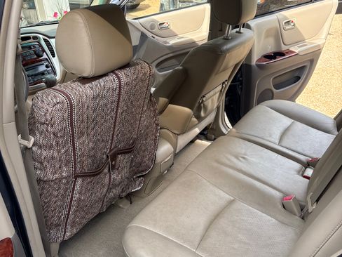 Used 2006 Toyota Highlander 4WD V6 w/ 3rd Row image 10