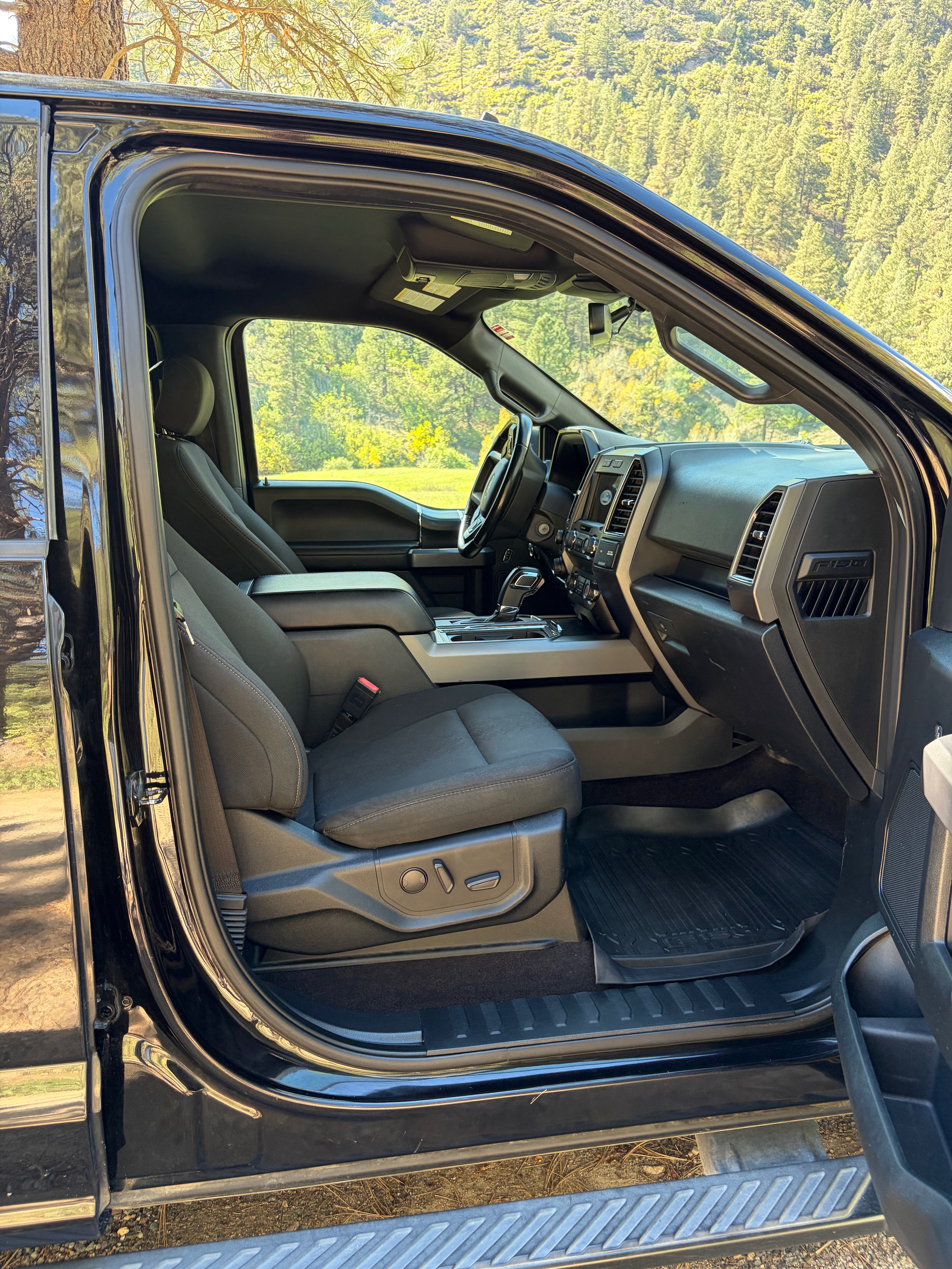 Used 2019 Ford F150 XLT w/ Equipment Group 302A Luxury AWD/4WD image 13