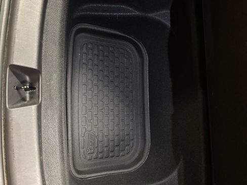 Used 2020 Tesla Model Y Long Range image 16